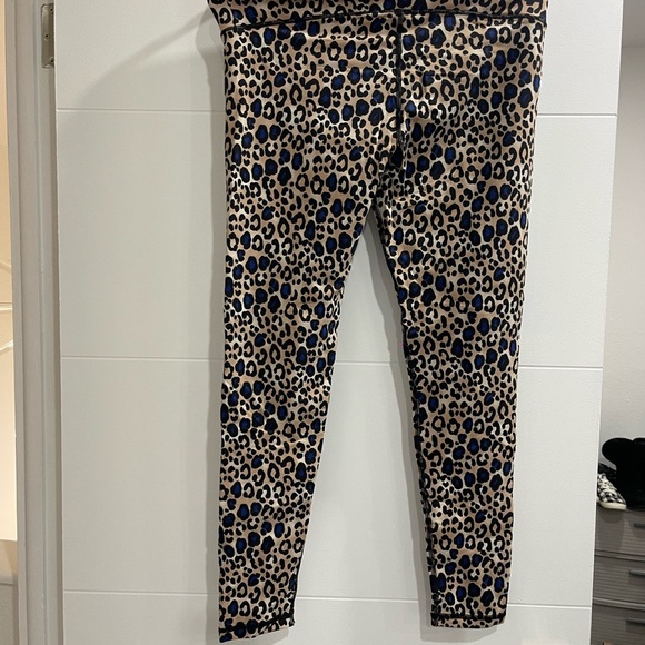 Victoria Secret Sport Size M new never use No tags - Picture 2 of 3